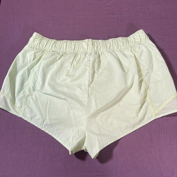 Offline by Aerie 2" running shorts in pale Yellow - Size Medium - Picture 8 of 9